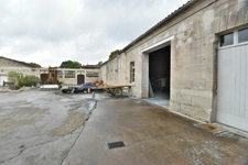 Dpt Charente (16), à vendre PROCHE ANGOULEME OUEST immeuble de 2500 m2 pour stockage.