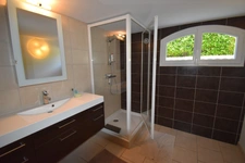 Maison à vendre 7 pièces  (16) ANGOULEME Centre, 5 chambres, 2 garages, 1 piscine.