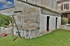 Maison à vendre 6 pièces ANGOULEME (16) maison 3 chambres + Studio et piscine sur terrain de 1150 m2