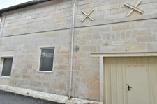 Dpt Charente (16), à vendre PROCHE ANGOULEME OUEST immeuble de 2500 m2 pour stockage.