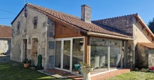 Grande maison à vendre 5 pièces FOUQUEBRUNE (16) + dépendances sur terrain d'env 6800 m2