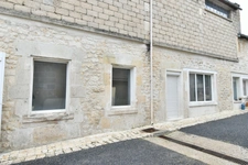 Dpt Charente (16), à vendre PROCHE ANGOULEME OUEST immeuble de 2500 m2 pour stockage.