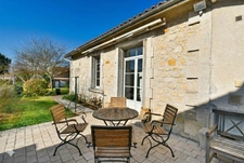 Maison de ville à vendre 6 pièces  (167 m2) 4 chambres, 2 s d'eau, 2 WC. 1 Garage et un jardin