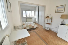 Maison de ville à vendre 6 pièces  (167 m2) 4 chambres, 2 s d'eau, 2 WC. 1 Garage et un jardin