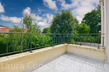 LIVRY GARGAN - 5 PIECES - 122,5 m² - RESIDENCE PIERRE DE TAILLE - ASCENSEUR - 2 BALCONS - DOUBLE BOX