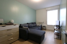 THIONVILLE - APPARTEMENT 5 PIÈCES AVEC 3 CHAMBRES ! BALCON ET PARKING ! EXCELLENTES PRESTATIONS ! 