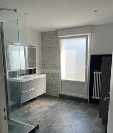 THIONVILLE - APPARTEMENT 5 PIÈCES AVEC 3 CHAMBRES ! BALCON ET PARKING ! EXCELLENTES PRESTATIONS ! 