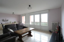 THIONVILLE - APPARTEMENT 5 PIÈCES AVEC 3 CHAMBRES ! BALCON ET PARKING ! EXCELLENTES PRESTATIONS ! 