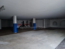Local commercial de 500 m2 avec parking à louer à Orgeval au bord de la RN 13