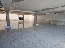 Restaurant de 559 m2 avec bureau et parkings à louer à Orgeval au bord de la RN 13