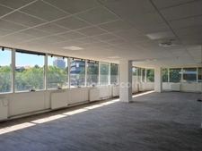 bureau de 144 m2 vendu loué à Cergy au prix de 230000 euros 