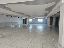 Restaurant de 559 m2 avec bureau et parkings à louer à Orgeval au bord de la RN 13