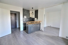 Appartement 2 pièces de 33 m2 avec balcon et parking à vendre à CARRIERES SOUS POISSY (78)