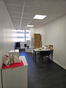 bureau rénové de 115 m2 à vendre à Cergy au prix de 156000 euros
