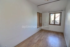 Appartement 4 pièces de 79 m2 en duplex avec parkings à vendre à CARRIERES SOUS POISSY (78)