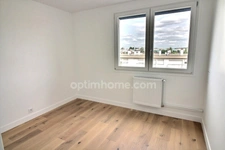 Appartement 3 pièces de 69 m2 avec balcon, cave et parking à vendre à POISSY (78)