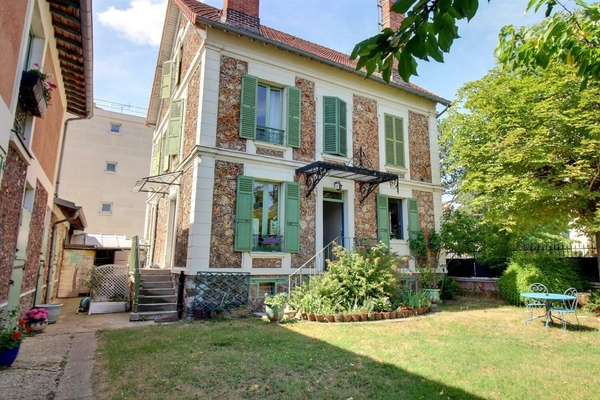 Maison 7 pièces avec jardin et dépendances à vendre à MAISONS LAFFITTE (78)