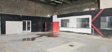 Local commercial de 360 m2 avec bureau et parkings à louer à Orgeval au bord de la RN 13