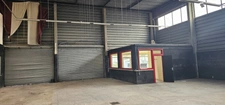 Local commercial de 360 m2 avec bureau et parkings à louer à Orgeval au bord de la RN 13