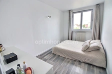 Appartement 5 pièces de 90 m2 à vendre à CARRIERES SOUS POISSY (78) au prix de 238000 euros