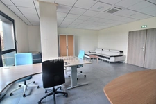 Bureau de 225 m2 avec parkings à vendre à ORGEVAL (78)