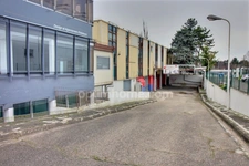 Local commercial de 500 m2 avec parking à louer à Orgeval au bord de la RN 13