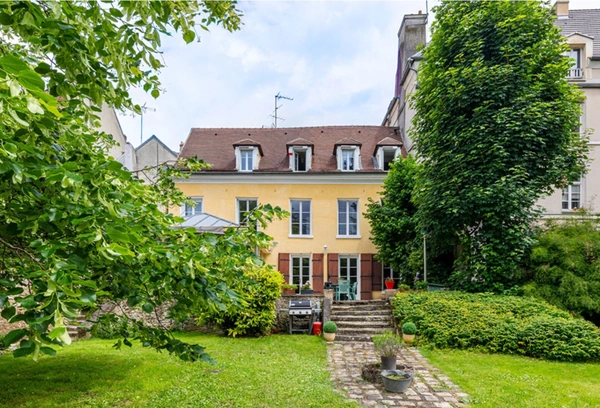 Maison 8 pièces de 235 m² habitables avec jardin et garage à vendre à Triel sur Seine (78)