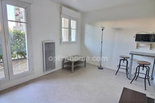 Appartement 1 pièce loué meublé avec terrasse à Carrières sous Poissy au prix de 599 euros C.C. par mois