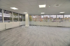 bureau de 144 m2 vendu loué à Cergy au prix de 230000 euros 
