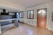 Appartement 4 pièces de 79 m2 en duplex avec parkings à vendre à CARRIERES SOUS POISSY (78)