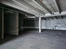 Local commercial de 292 m2 avec bureau et parking à louer à Orgeval au bord de la RN 13