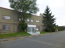 Bureau à louer de 101 m2 cloisonné en trois parties dans une ZAC à Achères au prix de 1160 € H.T. H.C. / mois