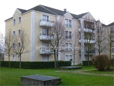 Grand studio de 33 m2 avec terrasse, jardin et parking à Carrières sous Poissy au prix de 140000 euros
