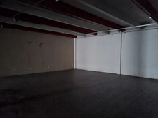 Local commercial de 500 m2 avec parking à louer à Orgeval au bord de la RN 13