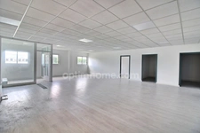 Bureau rénové de 146 m2 à vendre à Trappes au prix de 192000 euros