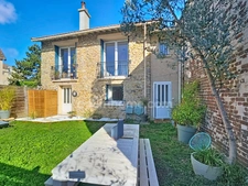 Maison de ville 3 pièces avec garage et jardin à vendre à CARRIERES SOUS POISSY (78)