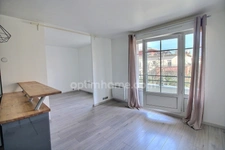 Appartement 2 pièces de 33 m2 avec balcon et parking à vendre à CARRIERES SOUS POISSY (78)