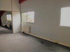 Bureaux à louer de 58 m2 cloisonnés en trois parties dans une ZAC à Achères 570,00 € H.T. H.C. / mois