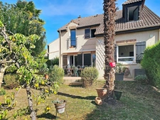 Maison 6 pièces avec garage et jardin à vendre à CHANTELOUP LES VIGNES (78)