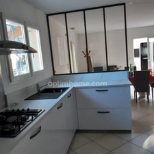 SAINT-SYMPHORIEN – Maison contemporaine lumineuse, de plain-pied, au calme, avec grand terrain