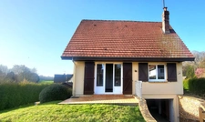 Houppeville-Centre  : Jolie Maison de 83 m² avec 2 CH, J 400 m² & 2 Gges ;....  Prix attractif !