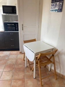 Rouen Vieux-Marché / Gare : Studio rénové de 17 m² avec vue panoramique et charges limitées !