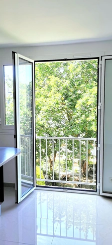Rouen-Préfecture : Appartement (1er E) rénové 81 m² avec 2 CH, cave et vue sur jardin (poss Gge) ...!