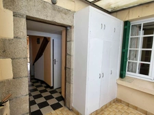 Exclusivité ! Maison de ville en pierre à RENOVER, environ 143 m2, très bien placée à Lannion, jardin clos et box de garage