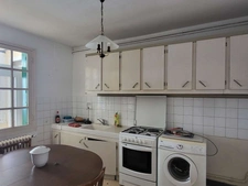 Exclusivité ! Maison de ville en pierre à RENOVER, environ 143 m2, très bien placée à Lannion, jardin clos et box de garage