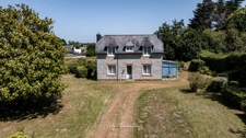 A 5' à pied du bord de mer, maison de CHARME, PLAGES à pied et accès direct GR 34 !  