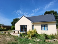 Maison de plain-pied à QUEMPERVEN (22450), piscine naturelle et verger ! 