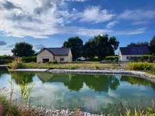 Maison de plain-pied à QUEMPERVEN (22450), piscine naturelle et verger ! 
