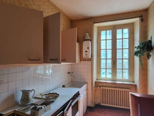 Exclusivité ! Maison de ville en pierre à RENOVER, environ 143 m2, très bien placée à Lannion, jardin clos et box de garage