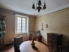 Exclusivité ! Maison de ville en pierre à RENOVER, environ 143 m2, très bien placée à Lannion, jardin clos et box de garage